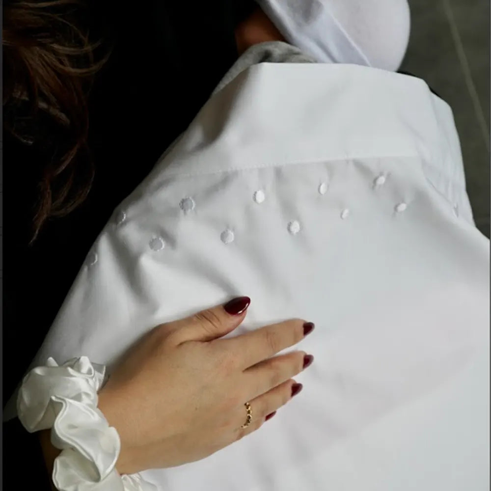 Bambidou Drap Naissance Brodé Ton sur Ton 75x100cm